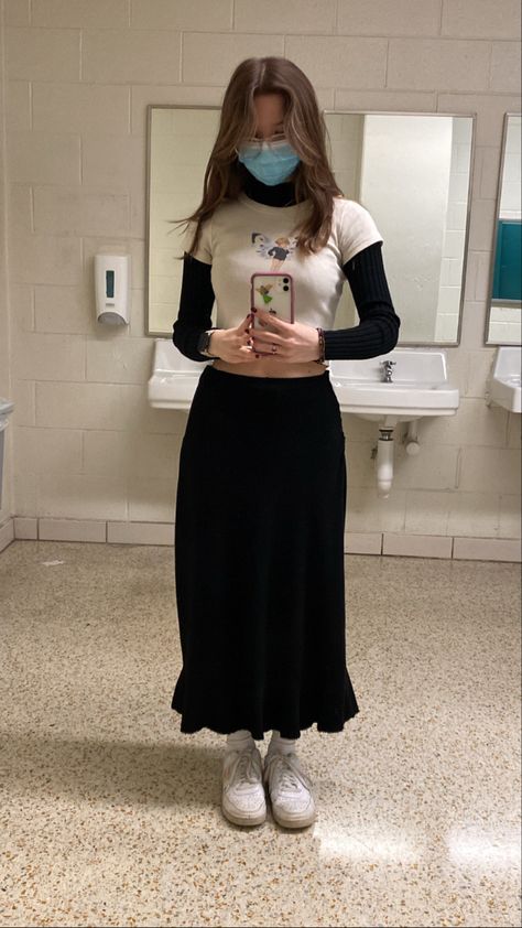 Long Skirt Outfit For School, Long Skirt Outfits For Winter Aesthetic, Long Skirts Outfit Aesthetic, Long Skirt Grunge Outfits, Black Long Skirt Outfit Aesthetic, Aesthetic Outfits With Long Skirts, Long Velvet Skirt Outfit, Long Black Skirt Outfit Aesthetic, Long Skirts Aesthetic