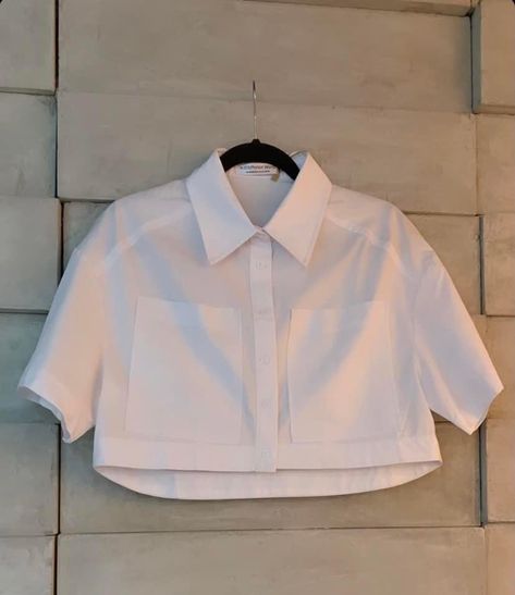 White Cropped Shirt Outfit, Academia Summer Outfit, Cropped Tumblr, White Crop Top Outfit, Cutesy Outfit, Corporate Shirts, Women Shirt Top, Fashion Top Outfits, Career Fashion