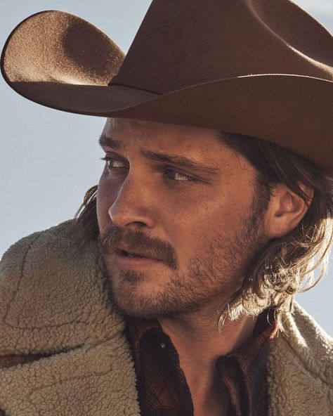 Luke Grimes (@lukegrimes) • Photos et vidéos Instagram Kayce Dutton, Kim Yong-ji, Yellowstone Series, Mens Western Wear, Luke Grimes, Cole Hauser, Garrett Hedlund, Handsome Cowboys, Cowboy Romance