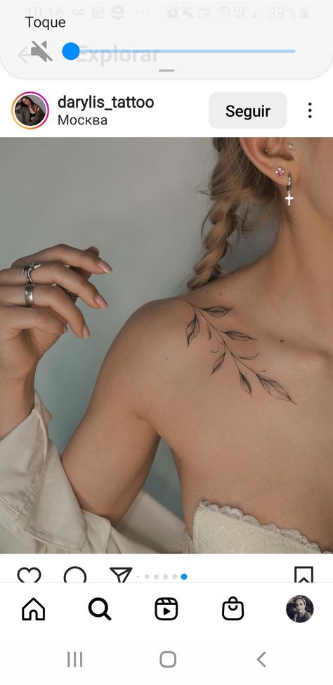 Leaf On Collar Bone Tattoo, Leaf Vine Tattoo Shoulder, Ivy Tattoo Collar Bone, Collarbone Vine Tattoos For Women, Sternum Leaves Tattoo, Ivy Collarbone Tattoo, Cute Tattoos Collar Bone, Prettiest Flower Tattoo, Collarbone Tattoo Placement