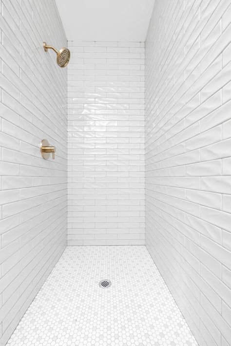 Large Subway Tile Shower White, Ceramic Tile Shower Ideas, Large White Tile Shower Ideas, Hexagon Shower Tile, White Hexagon Tile Bathroom, Adu Bathroom, Hexagon Tile Bathroom Floor, Hexagon Tile Bathroom, Octagon Tile