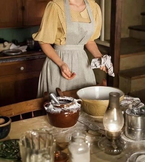 Elizabeth Thatcher, When Calls The Heart, Erin Krakow, Jack And Elizabeth, Cottage Core Aesthetic, Cottagecore Aesthetic, Anne Of Green Gables, Film Tv, Green Gables