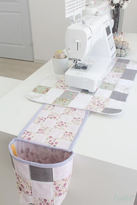 Sewing Machine Pad, Sewing Mat, Sewing Machine Mat, Sewing Desk, Thread Catcher, Sewing Machine Quilting, Scrap Fabric Projects, Scrap Fabric, Leftover Fabric