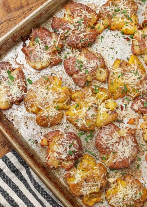 Garlic Parmesan Smashed Potatoes, Small Potatoes Recipe, Parmesan Smashed Potatoes, Smashed Potatoes Baked, Smashed Red Potatoes, Red Potato Recipes, Smashed Potatoes Recipe, Parmesan Roasted Potatoes, Late Night Snack