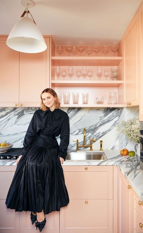 Maude Apatow: Inside Her Relaxing Haven in NYC | Architectural Digest Arch Floor Mirror, Maude Apatow, Large Scented Candles, Soho Home, Beni Rugs, New York Apartment, Williams Sonoma Home, Wood And Marble, Soho House