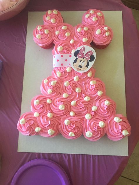 Minnie Mouse Cupcake Cake, Dress Cupcake Cake, Minnie Cakes, Childrens Cupcakes, Minnie Mouse Cupcake, Cupcake Wedding, Pull Apart Cupcake Cake, Pull Apart Cake, Minnie Mouse Birthday Cakes