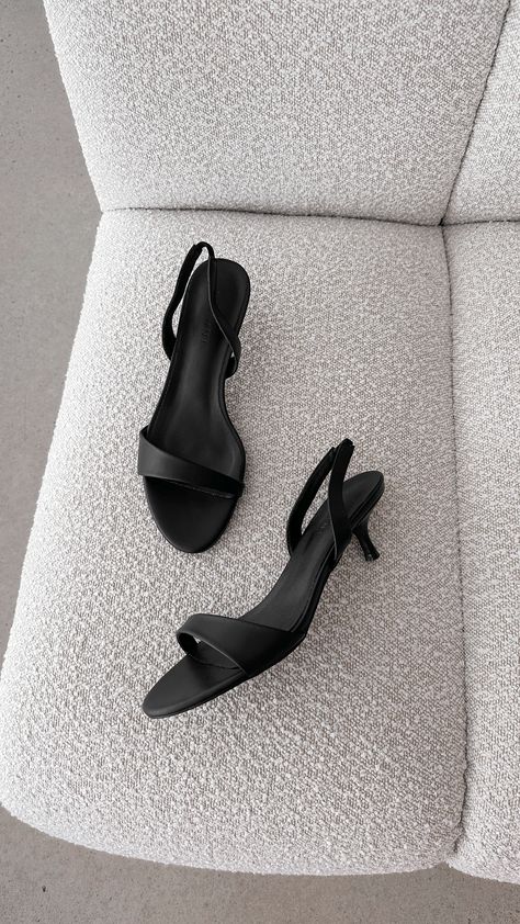 Low Heels Outfit, Heels For Office, Heels Outfits, Aesthetic Shoes, Women's Heels, Black 7, Office Fashion, Womens Heels, Black Heels