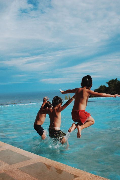 Three Boy's Jumping Into the Water Devils Den, Aquatic Therapy, Havasu Falls, Family Vacation Spots, Blue Hole, Water Safety, Best Family Vacations, Travel Safety, Swim Lessons