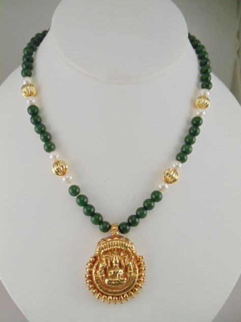 Antique jewelry Collar Verde, Pearl Jewelry Design, Gold Jewelry Simple Necklace, Pearl Necklace Designs, Gold Necklace Indian Bridal Jewelry, Beaded Necklace Designs, Gold Jewelry Stores, Gold Pendant Jewelry, Black Beaded Jewelry