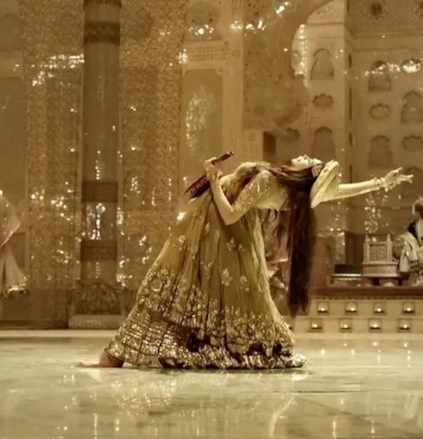 Bollywood Dancing Aesthetic, Bollywood Playlist Cover, Sheila Core, Sanjay Leela Bhansali Aesthetic, Bhansali Aesthetic, Sanjay Leela Bhansali Movies, Shadi Ideas, Sonalee Kulkarni, Pakistani Aesthetic