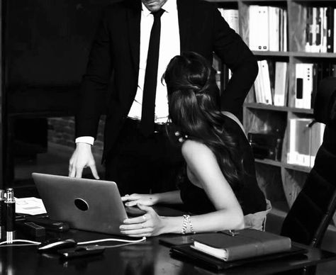 Office Romance Aesthetic Dark, Ceo Assistant Aesthetic, Ceo Romance Aesthetic, Ceo Couples Aesthetic, Couple Office Aesthetic, Office Love Couple Aesthetic, Apostate Aesthetic, Tempt Me Ka Tucker Aesthetic, Tempt Me Ka Tucker