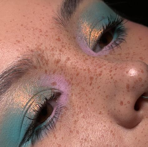 👀 @clionadhcosmetics Hilt 👀 @beautybaycom Pastels + Youtopia • • • #multichromeeyeshadow #creativemakeup #brightmakeup #sparklymakeup #beautybaypastelspalette #beautybaypalette #clionadhcosmetics #clionadhhilt Christmas Eve Makeup Looks, Subtle Colorful Eye Makeup, Mecca Makeup, Christmas Eyeshadow, Pastel Makeup, Eyeshadow Ideas, Sparkly Makeup, Bright Makeup, Colorful Eye Makeup