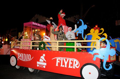 Holiday Parade Floats, Parade Float Diy, Christmas Toyland, Parade Float Ideas, 1970s Christmas, Homecoming Floats, Christmas Parade Floats, Parade Ideas, Holiday Parades