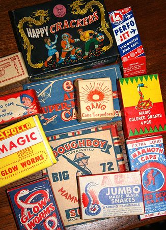 The Ultimate Man’s Guide to Fireworks Types Of Fireworks, Fireworks For Kids, Fireworks Box, Firework Safety, Vintage Fireworks, Fire Work, Best Fireworks, Fireworks Art, Roman Candle