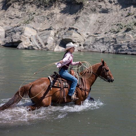 Amy Fleming Heartland, Heartland Aesthetic, Heartland Characters, Heartland Actors, Heart Land, Amy Fleming, Heartland Amy, Heartland Ranch, Cowgirl Pictures