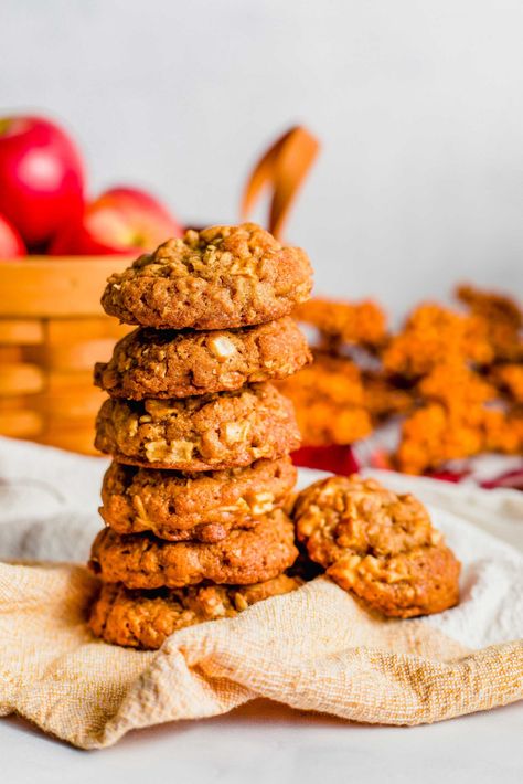 Apple Crisp Cookies pack all the flavors of Fall in each irresistible bite. Loaded with fresh apples, molasses, and oatmeal. Apple Crisp Cookies, Cookie Icing Recipes, Apple Molasses, Cinnamon Apple Bread, Apple Cookies Recipes, Crisp Cookies, Apple Oatmeal Cookies, Butter Oatmeal Cookies, Cookie Icing Recipe