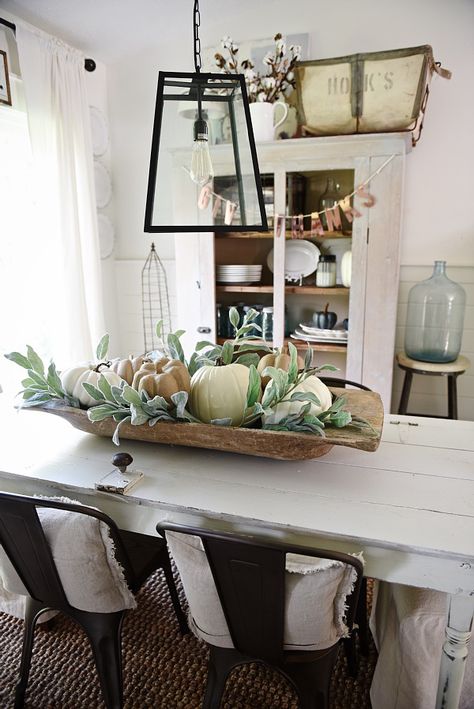 Rustic Neutral Fall dough bowl centerpiece - Lovely farmhouse style dining room. Dough Bowl Centerpiece, Dining Centerpiece, Farmhouse Style Dining Room, Dining Room Centerpiece, Home Office Inspiration, Bread Bowl, Farmhouse Fall Decor, Dough Bowl, Farmhouse Dining Room