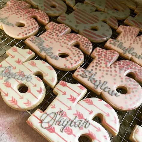 16 Birthday Cookies Decorated, Sweet Sixteen Cookies Ideas, Sweet 16 Cookie Ideas, Sweet 16 Cookies Decorated, 16 Birthday Cookies, Sweet 16 Sugar Cookies, 16th Birthday Cookies, Sweet Sixteen Cookies, Sweet 16 Cookies