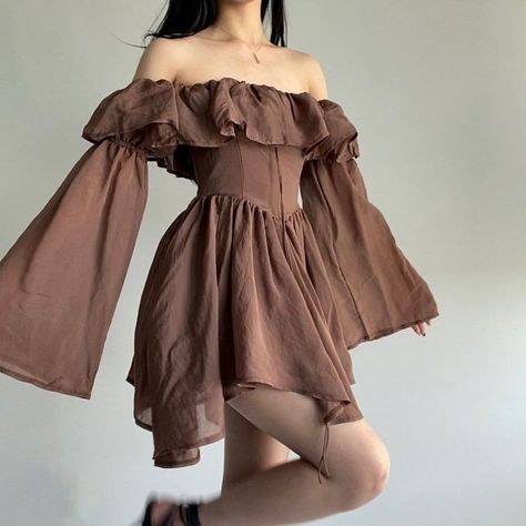 Flowy Dress Aesthetic, Flowy Clothes, Flowy Outfits, Flowy Dress Short, Y2k Aesthetic Fashion, Beige Dresses, Brown Dress, Mode Vintage, Y2k Aesthetic