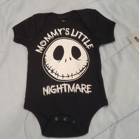 Brand New With Tags Nightmare Before Christmas Onesie Size Small (I Am Not 100% What That Means But If I Was To Guess I Would Say Either 3-6 Months Or Possibly 6-9 Months) Onesie Is No Longer Being Sold Nightmare Before Christmas Baby, Disney Baby Clothes, Goth Baby, Little Nightmares, Baby Bats, Christmas Onesie, Christmas Baby Shower, Everything Baby, The Nightmare Before Christmas