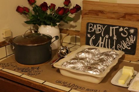 Christmas Chili Bar Ideas, Chili Bar Baby Shower Ideas, Chilli Bar, Chili Bar Party, Chili Bar, Bread Bar, Write Notes, Chili Cook Off, Bar Displays