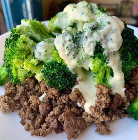 Ground Beef And Broccoli, Beef Broccoli, Broccoli Alfredo, Keto Casserole, Homemade Beef, Keto Recipes Dinner, Diet Vegetarian, Broccoli Beef, Alfredo Sauce