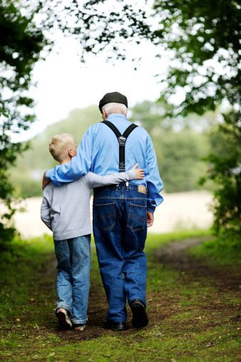 A happy joyful life Foto Art, Grandma And Grandpa, Jolie Photo, The Grass, All You Need Is Love, Growing Old, Country Life, In The Woods, Make Me Smile