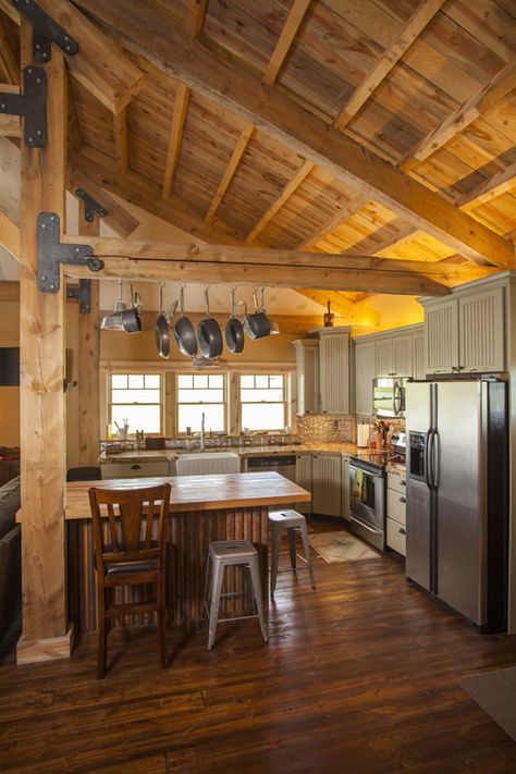 Sand Creek Post And Beam, Dapur Rustic, Barn Apartment, Post And Beam Home, Barn Loft, Barn Kitchen, Barn Living, Barn Renovation, Dekor Diy