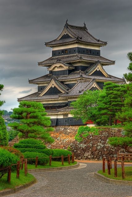 Crow Castle, or Matsumoto Castle, Nagano, Japan. Japanese Castle, Japanese Architecture, A Castle, Nagano, Japanese House, Beautiful Buildings, Places Around The World, Amazing Architecture, Japan Travel