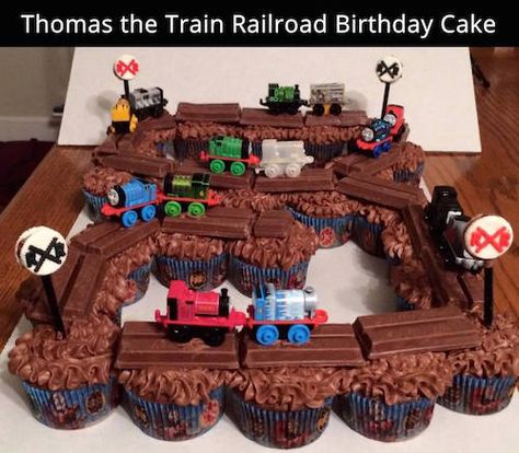 Use Kit Kats on top of chocolate frosted cupcakes for a Thomas the Train birthday cake. Easy and cute! Train Cupcakes, Thomas Train Cake, Thomas Birthday Parties, Thomas Cakes, Thomas The Train Birthday Party, Train Birthday Cake, Pull Apart Cupcake Cake, Pull Apart Cake, Thomas Birthday