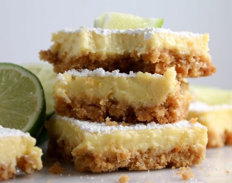 Quick and Easy Margarita bars recipe- the perfect Cinco De Mayo dessert! With a graham cracker crust, condensed milk, lime and a bit of tequila! Key Lime Squares, How To Make Blondies, Margarita Bars, Bars Dessert Recipes, Lime Squares, Pie Squares, Key Lime Pie Bars, Key Lime Pie Easy, The Best Brownies