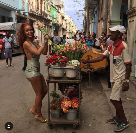 Dominican Republic Aesthetic 90s, Cuba Girl, Cuba People, Viva Cuba, Vintage Cuba, Cuba Photos, Cuban Culture, Fam Photos, Afro Cuban