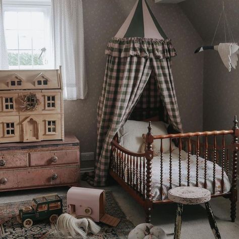 1,764 likes, 31 comments – P R O J E K T I T Y Y N Y (@projektityyny) on Instagram: "This absolutely makes it all worth it 🧡 seeing our product in your homes. Thank you for sharing a…" Vintage Baby Nursery, Thrifted Home, Cozy Nursery, Sandberg Wallpaper, True Homes, Nursery Room Inspiration, Doll Bed, Vintage Nursery, Kids' Room