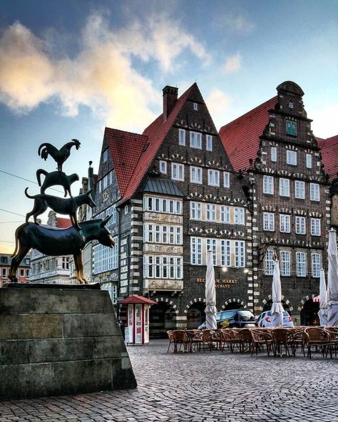 New Orleans City, German Architecture, Bremen Germany, Europe Winter, Bronze Statue, City Aesthetic, Travel Life, Places Around The World, Travel Around The World