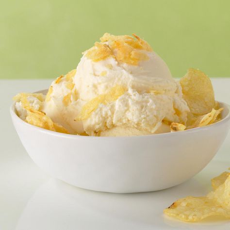 Vanilla Ice Cream with Crushed Potato Chips Potato Chip Recipes, Delicious Ice Cream, Creamed Potatoes, Easy Ice Cream, Game Day Snacks, Potato Chip, Chips Recipe, Ice Cream Toppings, Cooking For Two