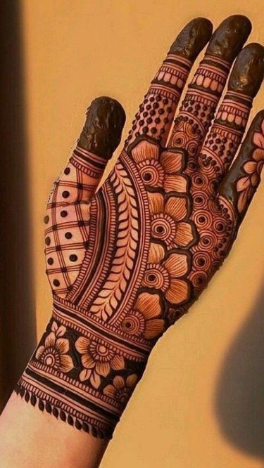 Indian Mehandi Design For Hands, Indian Mehendi Design Back Hand, Modern Mehendi Designs For Hands, Indian Style Mehendi Designs, Indian Mehandi Front Hand, Mehendhi Designs Latest, Palm Mehndi Design Right Hand, Front Hand Mehandi Unique Designs, Mehendi Designs For Hands Simple Easy Full Hand