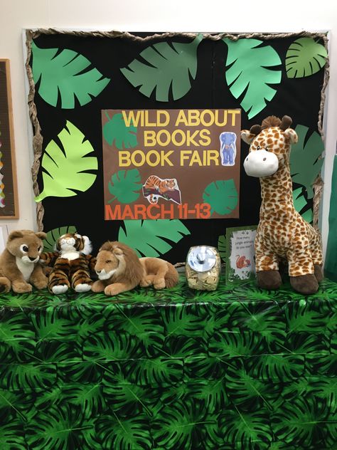 Jungle Theme Book Fair, Reading Den, School Book Fair, Reading Month, Library Book Displays, Library Art, Noah S Ark, Animal Book, Library Displays