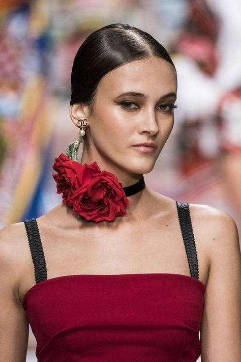 Jóias Body Chains, Skincare Inspiration, Flower Choker, Fairy Fashion, Milano Fashion Week, French Chic, Couture Jewelry, Floral Fashion, Dolce E Gabbana