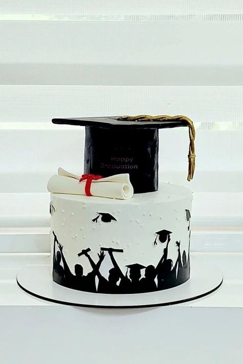 Graduation Day is one of the most important milestones in your student life. The journey you had so far and this particular day will be celebrated on a grand scale Graduation Cake For Man, Student Cake Ideas, Graduation Cake Ideas 2023, Graduation Cupcake Ideas, Graduation Theme Cake, Simple Graduation Cakes, Graduation Cake Designs, Graduation Party Cake, Happy Anniversary Cakes