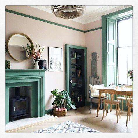 1930s Living Room, 1930s House Interior, Pink Dining Rooms, Mad About The House, 1920s House, 1930s House, Pink Living Room, Farrow And Ball, Beautiful Rooms