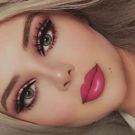 Pink Lipstick Looks, Kylie Jenner Makeup Look, Burgundy Makeup Look, Makeup Barbie, Lipstick Looks, Lady Gaga Makeup, Rosa Make-up, Makeup Zombie, Purple Makeup Looks