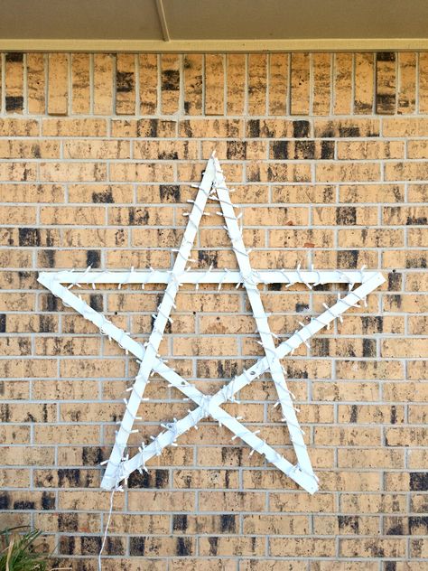 If you're looking for an easy and inexpensive way to bring some bang to your outdoor Christmas decor then this lighted wood star might be just the thing! Christmas Star Lights Outdoor, Diy Christmas Star, Outdoor Christmas Decor, Wood Stars, Outdoor Wreaths, Christmas Decorations Diy Outdoor, Christmas Outdoor, Christmas Things, Wooden Stars