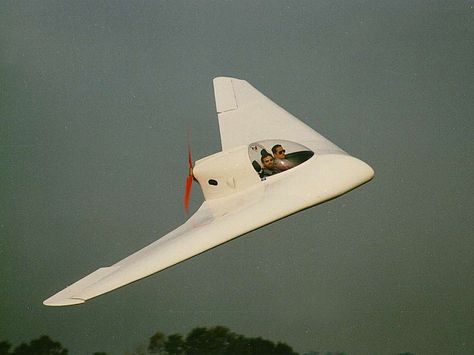 The Horten Flying Wing: A build-it-yourself kit plane for the weekend aviator. Ultralight Plane, Kit Planes, Light Sport Aircraft, Light Aircraft, Flying Wing, Flying Drones, Airplane Flying, Flying Vehicles, Experimental Aircraft