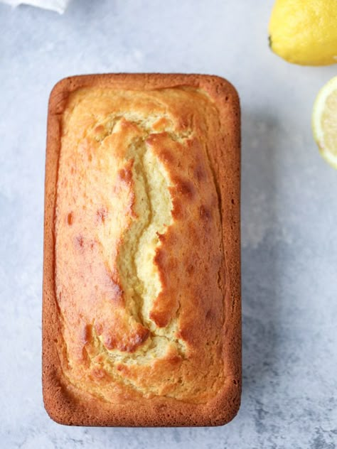 greek yogurt lemon loaf I howsweeteats.com Yogurt Lemon Loaf, Kitchen Apothecary, Greek Yogurt Cake, Sweet Factory, Urban Kitchen, Lemon Bread, Greek Yogurt Recipes, Lemon Yogurt, Lemon Loaf