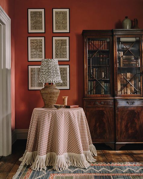 Colefax and Fowler | Impactful details. ⁠ ⁠ Tablecloth: Radnor red, F4874-02, with Wool bullion fringe, 05110/03⁠ Lampshade: Hayden green, F4867-05⁠ ⁠ Find our… | Instagram Hallway Decorating Colours, English Country House Style, Flat Inspiration, Colefax Fowler, Bullion Fringe, Colefax And Fowler, Victorian Living Room, Interiors Dream, Red Rooms