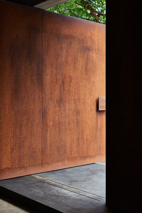 Weathered Steel, Bass Design, Interior Design Degree, Modern Entrance Door, Steel Door Design, Entrance Gates Design, Modern Entrance, Galleria D'arte, Weathering Steel