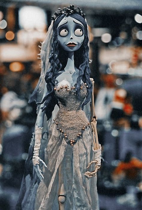 A Corpse Bride, Corpse Bride Doll, Tattoos Skeleton, Corpse Bride Makeup, Painting Tattoos, Skeleton Costumes, Halloween Bride Costumes, The Corpse Bride, Corpse Bride Costume