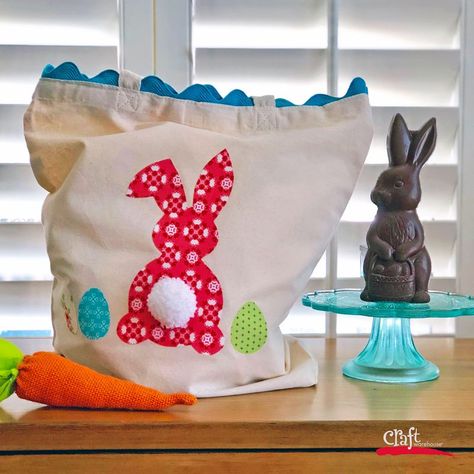 Make this: Easter Bunny Tote - Free template and project sheet Create Blog, Easter Treat Bags, Holiday Sewing, Summer Sewing, Lamb Decorations, Craft Tote Bag, Easter Bunny Decorations, Hand Crochet Baby Blanket, Diy Hanging