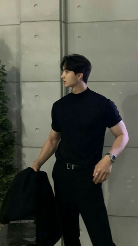 Korean Guy Aesthetic Outfit, Aesthetic Asian Men Outfits, Guys Fits Formal, Korean Men Aesthetic Outfits, Black Outfit Korean Men, Korean Men In Suits, Korean Bf Material, Korean Fashion Men Black, Korean Man Outfit