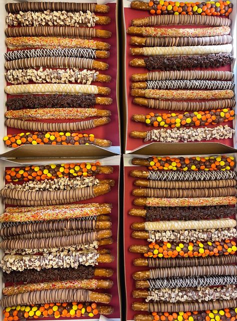 Fall Snacks For Wedding, Fall Foods For Wedding, High School Bake Sale, Fall Birthday Snack Ideas, Thanks Giving Treats Desserts, Fall Concession Stand Ideas, Fall Themed Bake Sale, Bake Sale Fall Treats, Fall Festival Sweet Treats